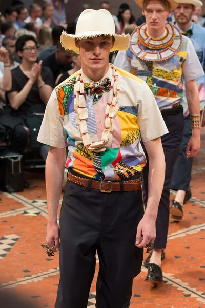 Look 48